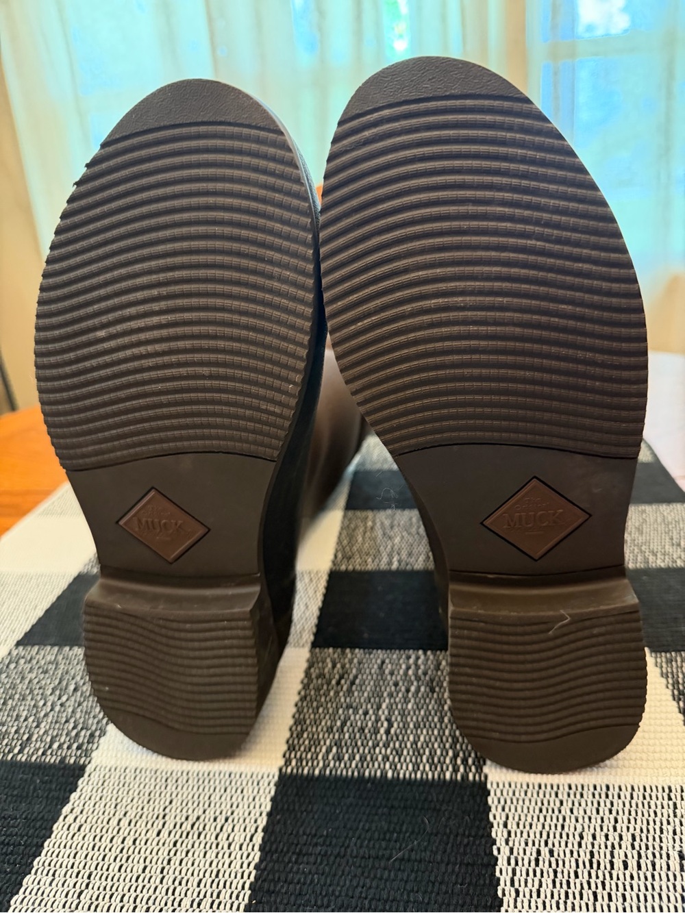 Woman’s Muck Boots - Picture 4 of 8